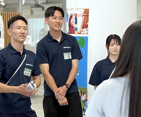 在学生との交流の様子