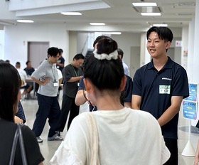 在学生との交流の様子