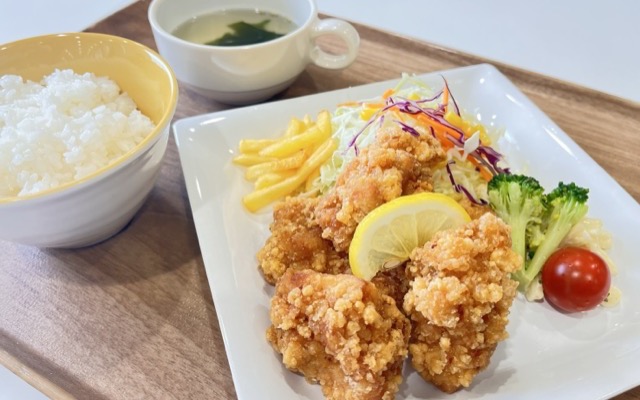 学食体験の様子